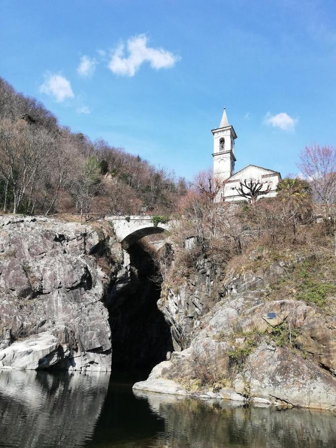 Apartmán Giardino Porto Valtravaglia Exteriér fotografie